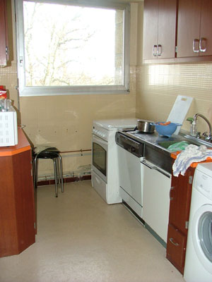 Appartement sur Dinard : Location Vue mer : Cuisine : Four, Mrico-Onde, lave vaisselle, lave linge, frigo-congelateur