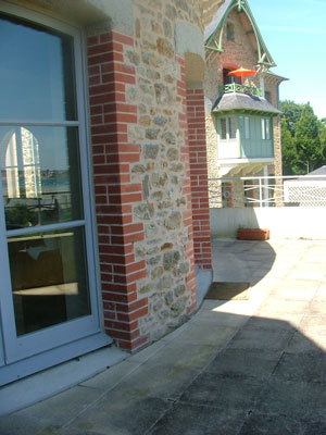 magnifique appartement de 180 m en location sur Dinard : Terrasse de 16 m vue mer