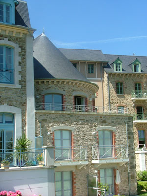 magnifique appartement de 180 m en location sur Dinard : Vue du parc de 1,5 Ha